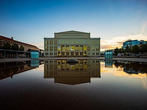 Rahmenprogramm Musik: Außenansicht der Oper Leipzig zur Blauen Stunde für Tagung & Konferenz Leipzig Convention