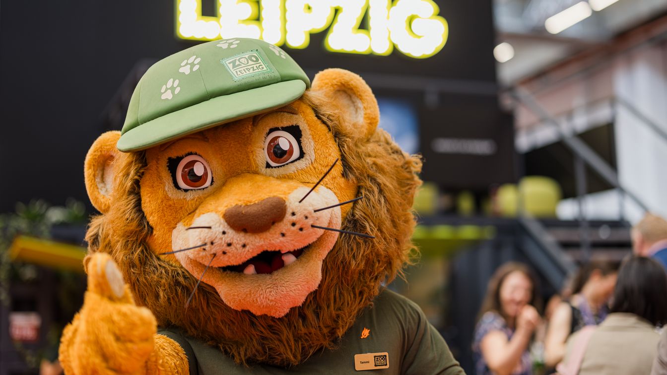 Tagung & Konferenz Leipzig Convention: Leipzig-Stand mit Maskottchen Tammi auf der IMEX Frankfurt 2024 