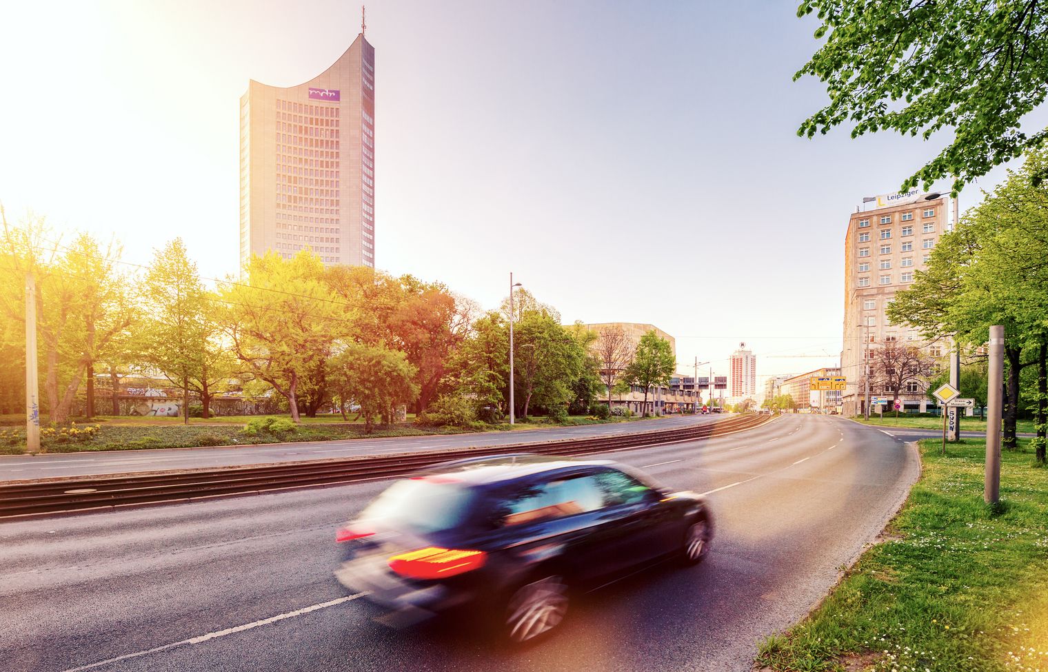 Tagung & Konferenz Leipzig Convention: Blick von der Straße auf das City-Hochhaus und Europahaus am Augustusplatz