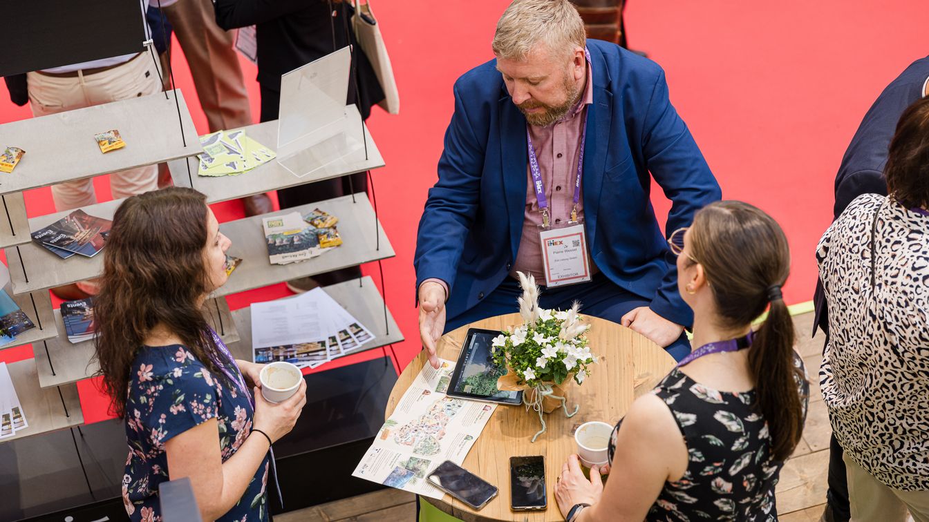 Tagung & Konferenz Leipzig Convention: Gespräch am Leipzig-Stand auf der IMEX Frankfurt 2024 