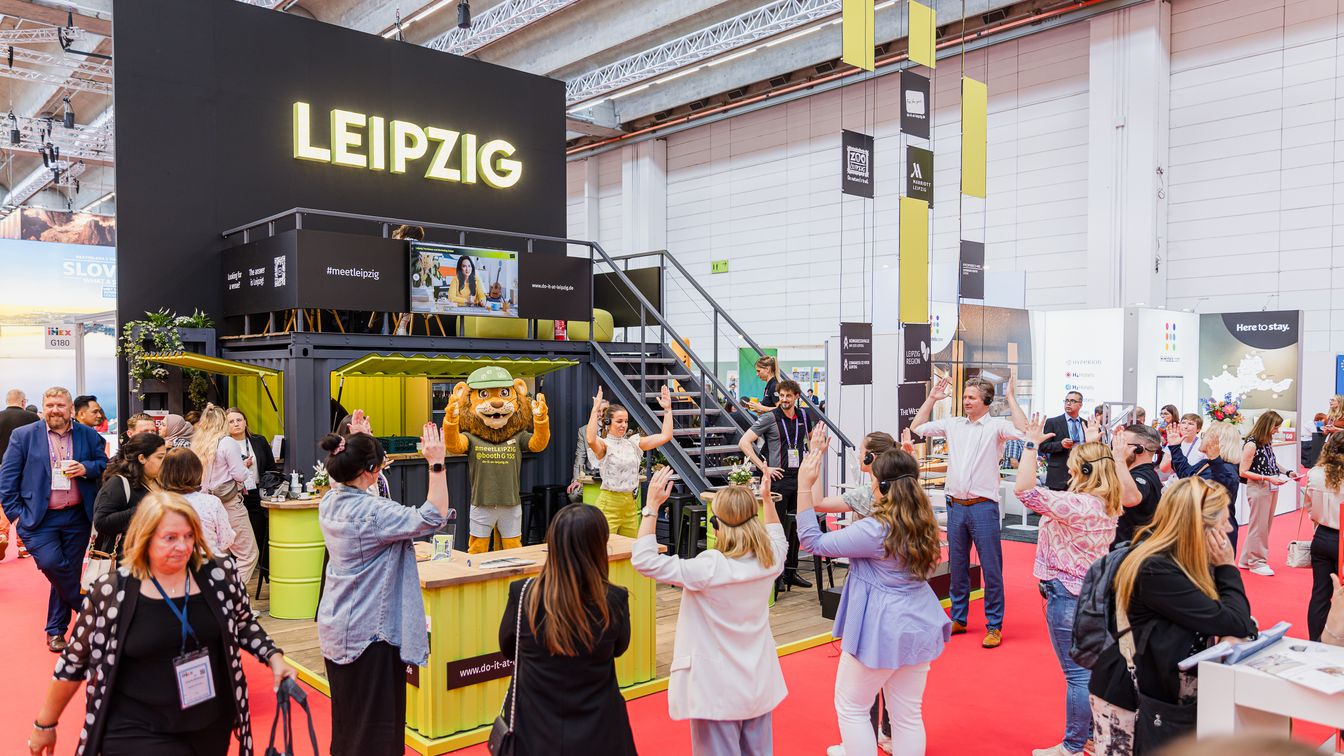 Tagung & Konferenz Leipzig Convention: Yoga am Leipzig-Stand auf der IMEX Frankfurt 2024 